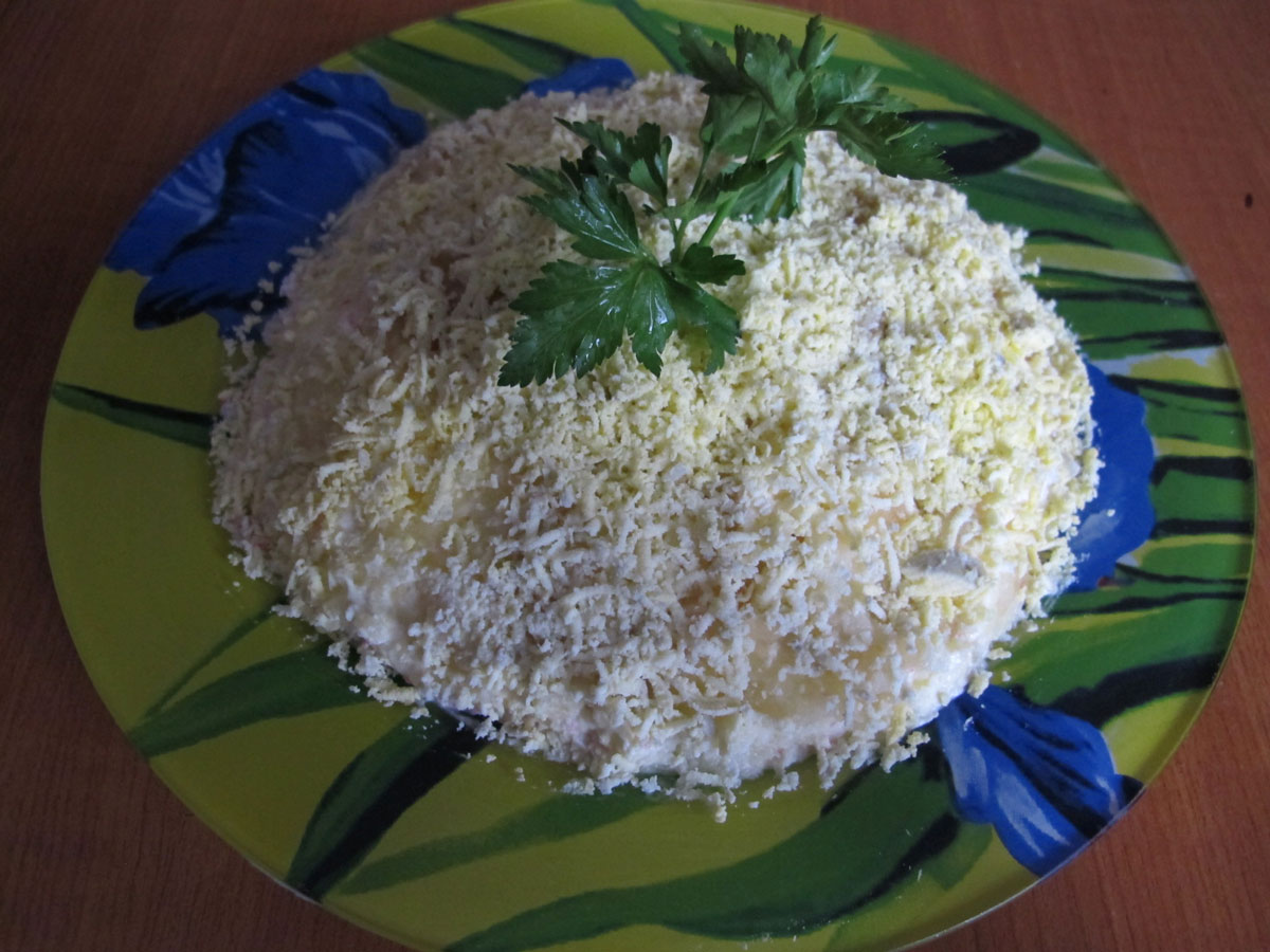 Салат нежность с крабовыми палочками и сыром