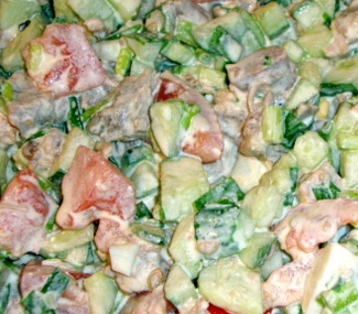 Салат из овощей в сметане